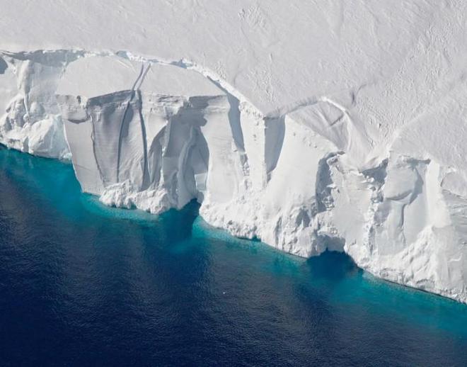 NASA发现以前未知的南极冰层损失：“南极洲的边缘正在崩塌”
