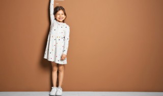 女儿进入青春期怎么正确引导（女儿进入青春期怎么正确引导孩子）