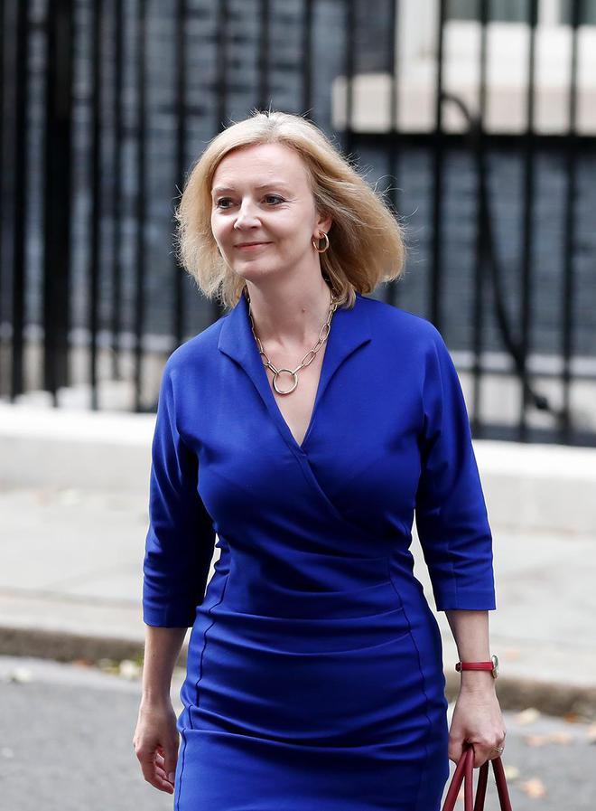 人物丨英国第三位女首相的关键词：“撒切尔风”、减税、强硬