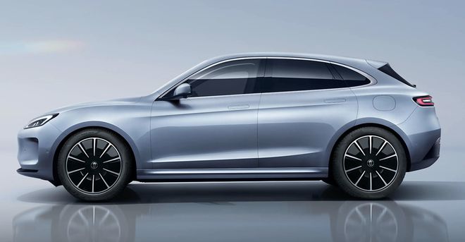 余承东卖纯电车，炮火对准特斯拉