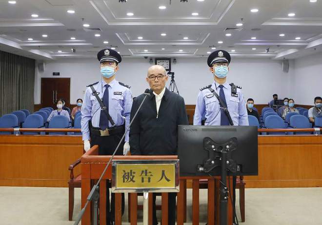新疆生产建设兵团原副司令员杨福林受贿案一审开庭
