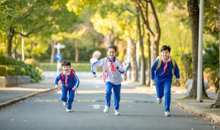 18岁叛逆期男孩教育方法（叛逆期的男生怎么教育?十七岁）