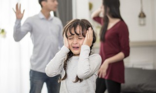 孩子总是半夜起来玩手机怎么办
