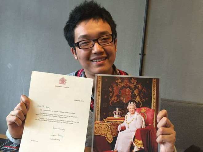 听闻英女王去世，杭州小伙深感遗憾：她曾给我回了两封信，还送给我她的照片