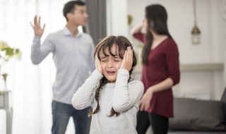 怎么教育胆小的女孩（怎么教育胆小的女孩儿）