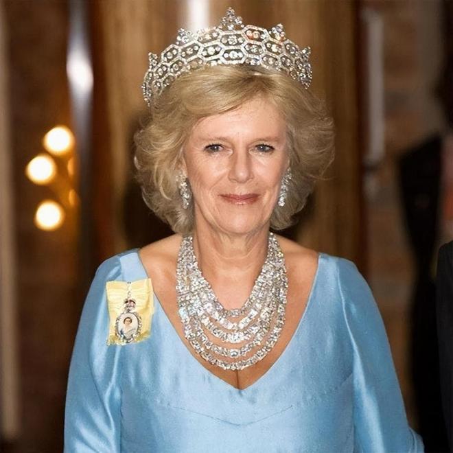 卡米拉：曾外祖母只能做国王情人，而她是正宗英国王后，青出于蓝