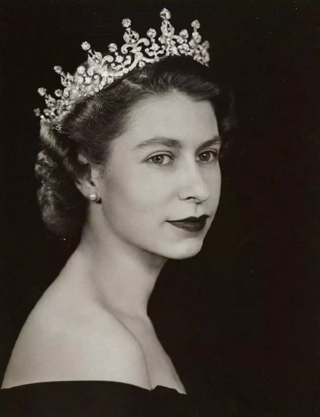 幸运的女王：父亲宠爱，伯父让位，和真爱相伴73年，96年人生值了