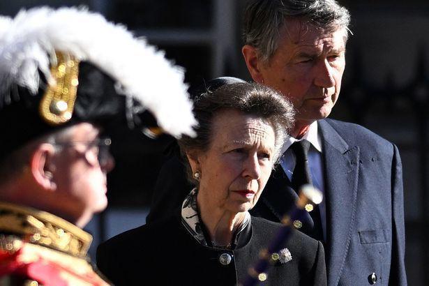“我和妈妈的最后24小时”，安妮公主陪伴英国女王走完最后一程