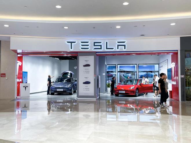 特斯拉变相降价8000元 原材料价格大跌能否令新能源汽车降价？