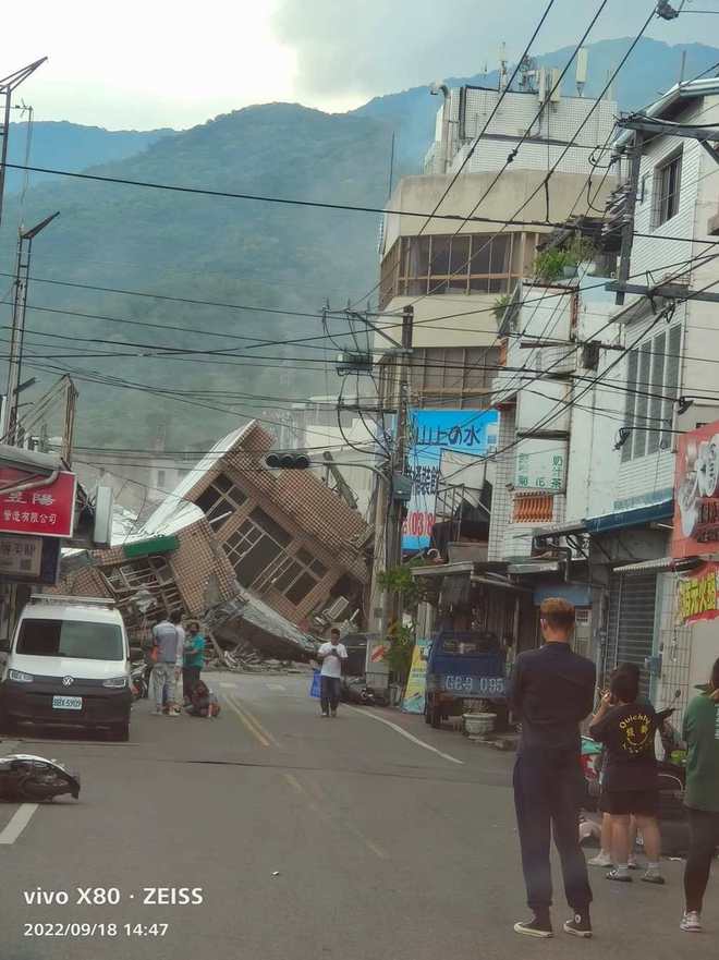 台媒：台湾花莲有大楼倒塌，伤亡人数待确认