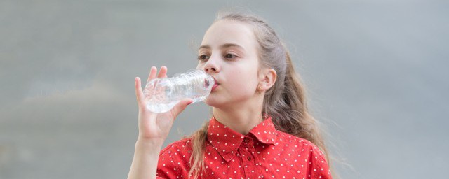 送妹妹的水杯刻字写什么 送妹妹的水杯可以刻什么