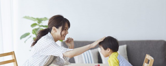孩子讨好型人格怎么形成的
