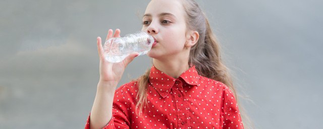 新买的水杯一股塑料味能喝吗 新买的水杯一股塑料味可以喝吗