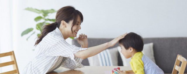上初中的孩子要不要给零花钱 上初中的孩子给零花钱适合吗