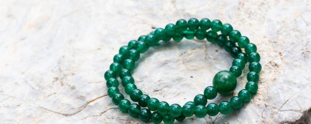 男的戴翡翠什么吊坠 男的戴翡翠哪种吊坠