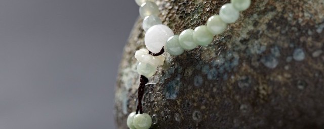 翡翠手的寓意是什么意思 手翡翠寓意是什么意思