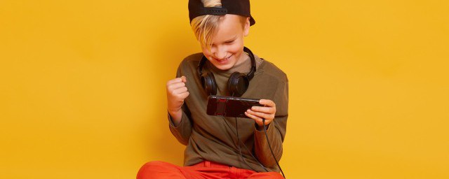 中学生玩网络游戏怎么办 初中生沉迷于手机怎么办