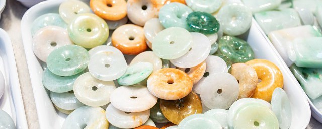 玛瑙 翡翠有什么区别 玛瑙和翡翠有哪些区别