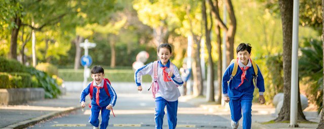 小孩晚上偷偷玩手机怎么教育 小孩晚上偷偷玩手机如何教育