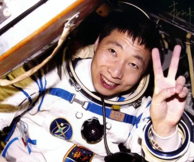 杨利伟在太空听到神秘"敲门声"，13年后谜底揭晓，多亏他当时冷静