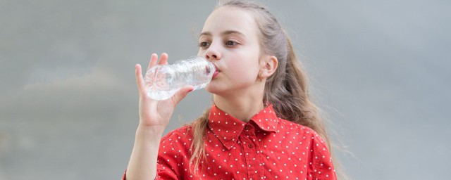 others塑料杯能不能装开水 塑料杯可以装开水吗