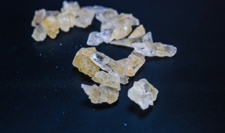 冰糖时间长了发黄能吃吗 冰糖时间长了发黄能吃