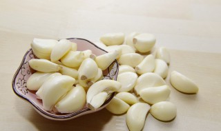 大蒜和茶叶一起吃好吗 大蒜和茶叶能不能一起吃好吗