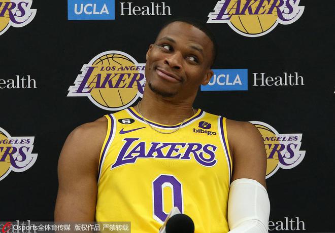 湖人新帅拒谈威少是否将首发:我们的选择有很多
