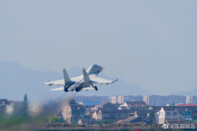 海军航空兵空战对抗训练超燃镜头