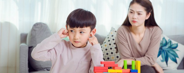 怎么教育孩子不讨好别人 如何引导孩子不要讨好别人