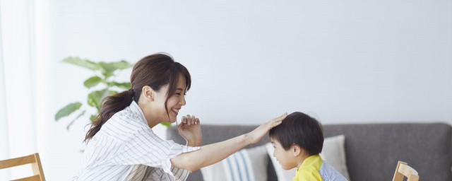 不批评怎么教育孩子呢 不批评可以怎么教育孩子