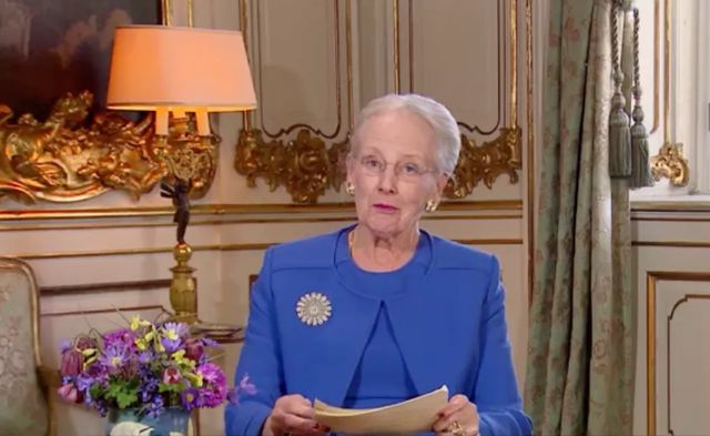 丹麦女王突然剥夺4名孙辈王室头衔，理由竟然是……