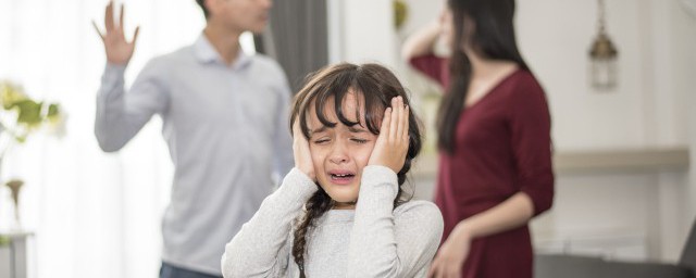 怎么教育孩子不躺在地上 如何教育孩子不躺在地上