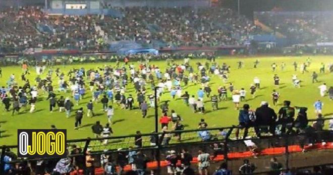 印尼某足球赛发生暴力踩踏事件 至少127人死亡