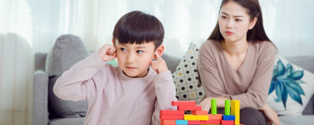 父母和叛逆的孩子怎么沟通 叛逆期的孩子父母应该如何沟通教育