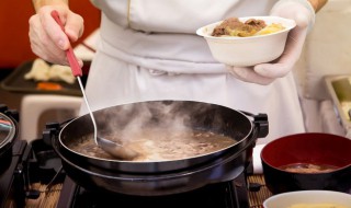 鸡脚新鲜无花果煲汤可以吗 可以用鸡脚和无花果煲汤吗