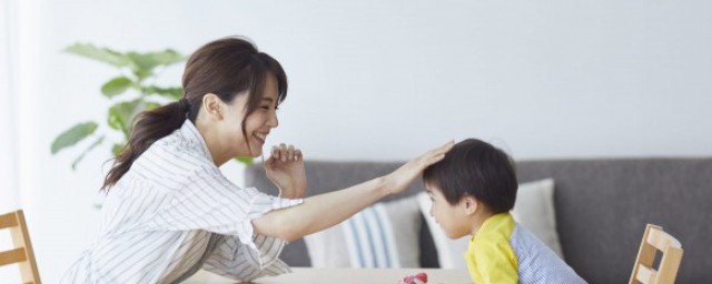 小孩子做题总是粗心大意怎么办 小孩子做题总是粗心大意家长怎么做