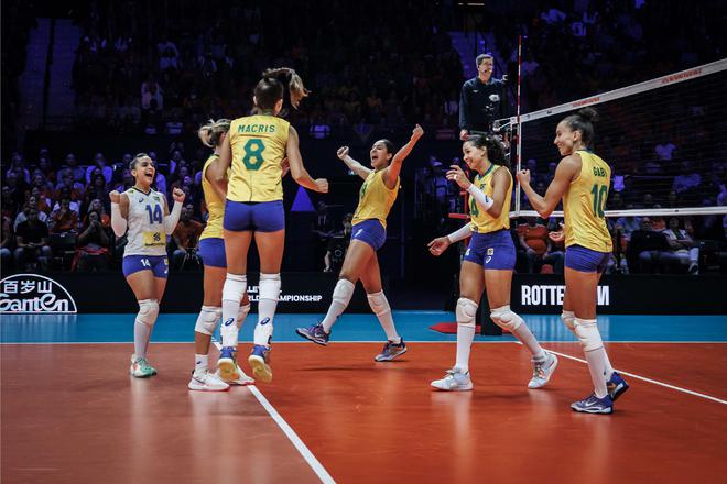 女排世锦赛意大利巴西3-0 塞尔维亚美国提前进八强