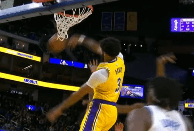 状态大好!浓眉半场狂砍24分 遮天蔽日大帽维金斯