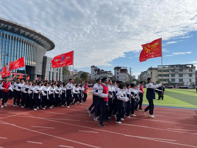 振兴县中教育，需先明确“谁来治理”