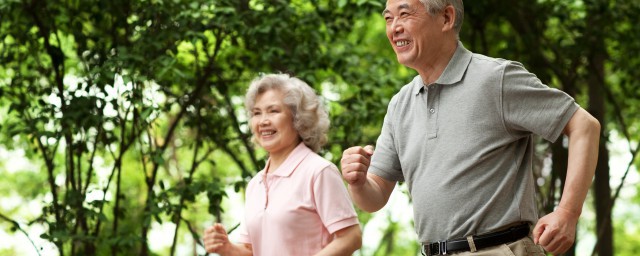 秋季老年人的晨练时间 秋季老年人什么时候晨练最佳