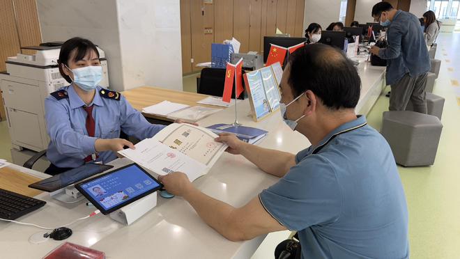 市场监管总局：十年来个体工商户年均增长10.9%，今年前8月新设1359.1万户，同比增长6%