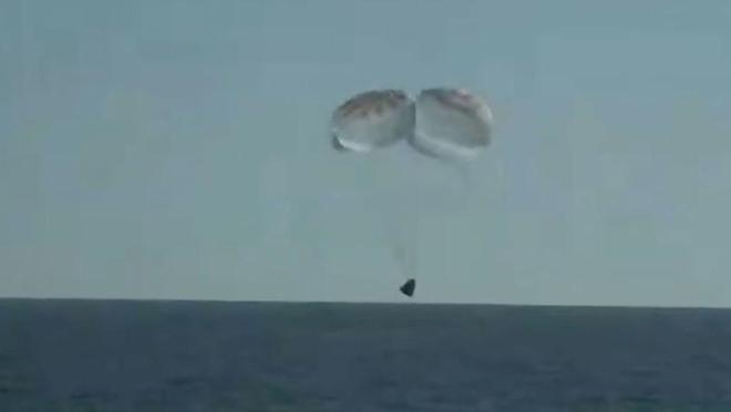 SpaceX太空舱溅落，4名宇航员从空间站返回地球