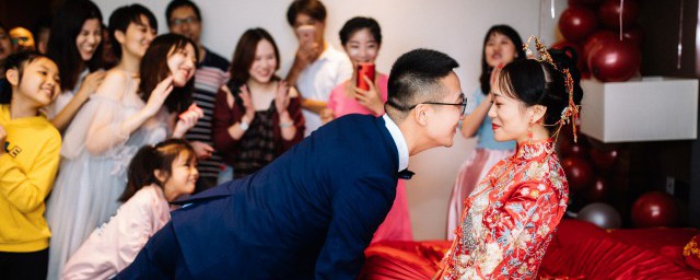 祝福新婚夫妻的祝福语 祝福新婚夫妻的经典祝福语