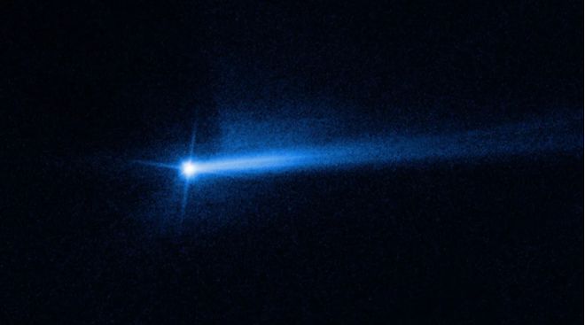 NASA发现“令人惊叹的惊喜”：小行星被撞击后形成“双尾”