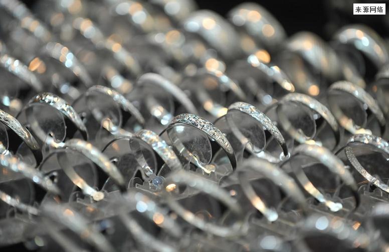 为什么晚上不能戴银睡觉 主要原因有这些