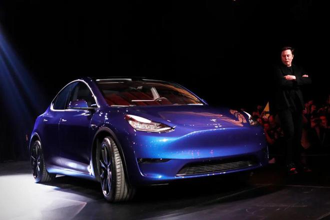 特斯拉一刀砍掉3.7万，比亚迪们怎么办？