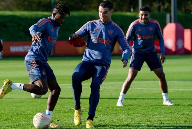 回来了!曼联官方晒训练照 C罗重返一线队训练