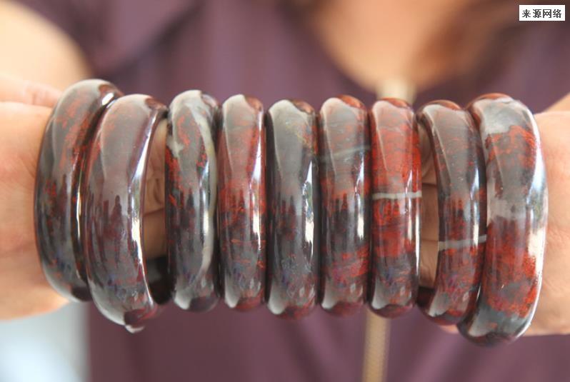 真正的鸡血玉多少钱一克 是什么样子的