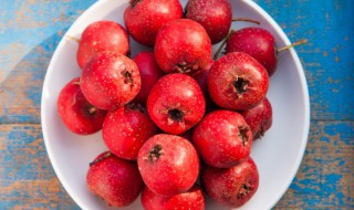 山楂和柿子能一起吃吗 山楂和柿子可以一起吃吗